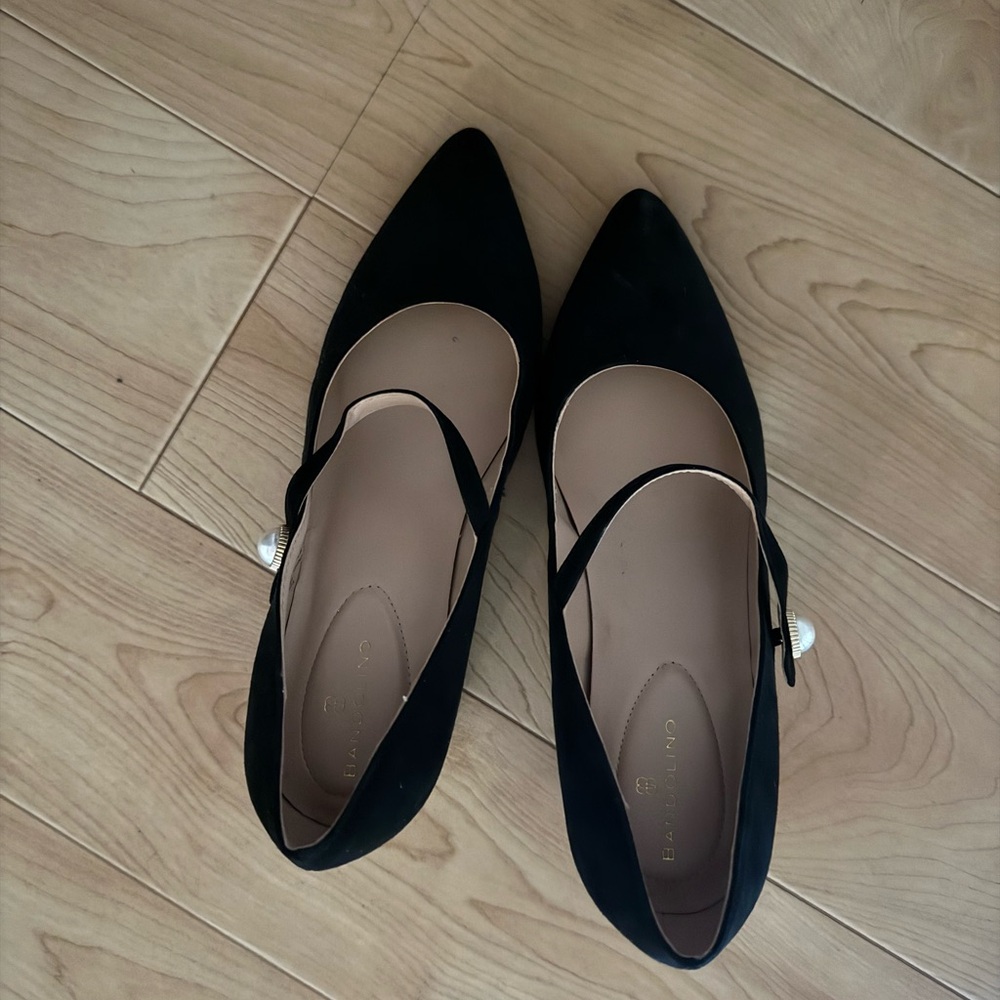 Bandolino Black Pointed Slingback Flats with Pearl Accent 9.5